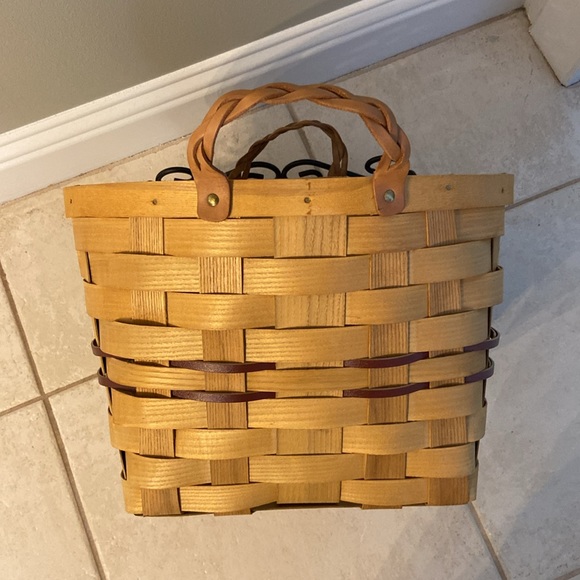 Peterboro VTG Basket w/ Handles, Removable Washable Lining & Wrought Iron Stand - Picture 13 of 15